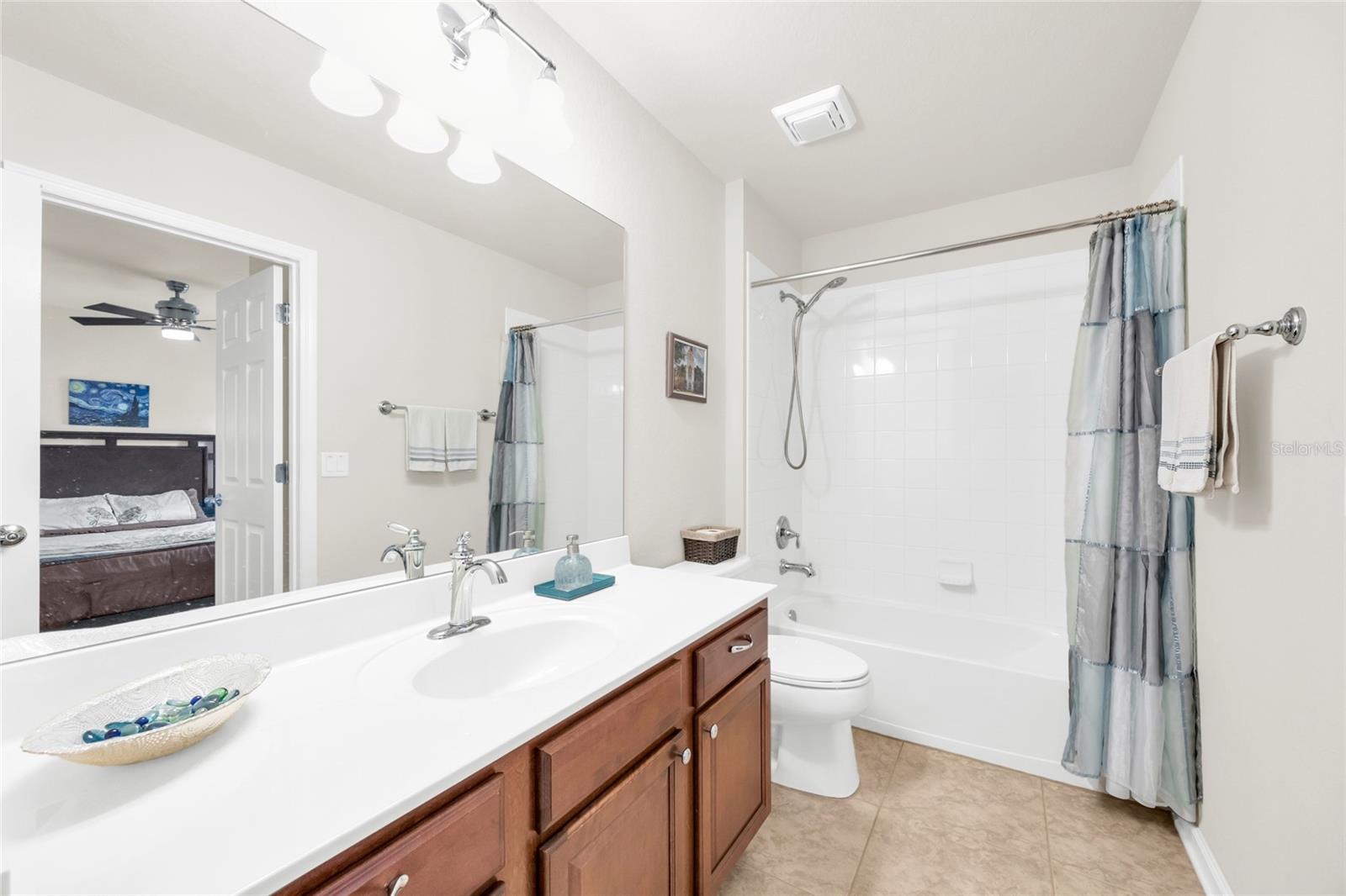 VILLAGEWALK/LK NONAB - Residential