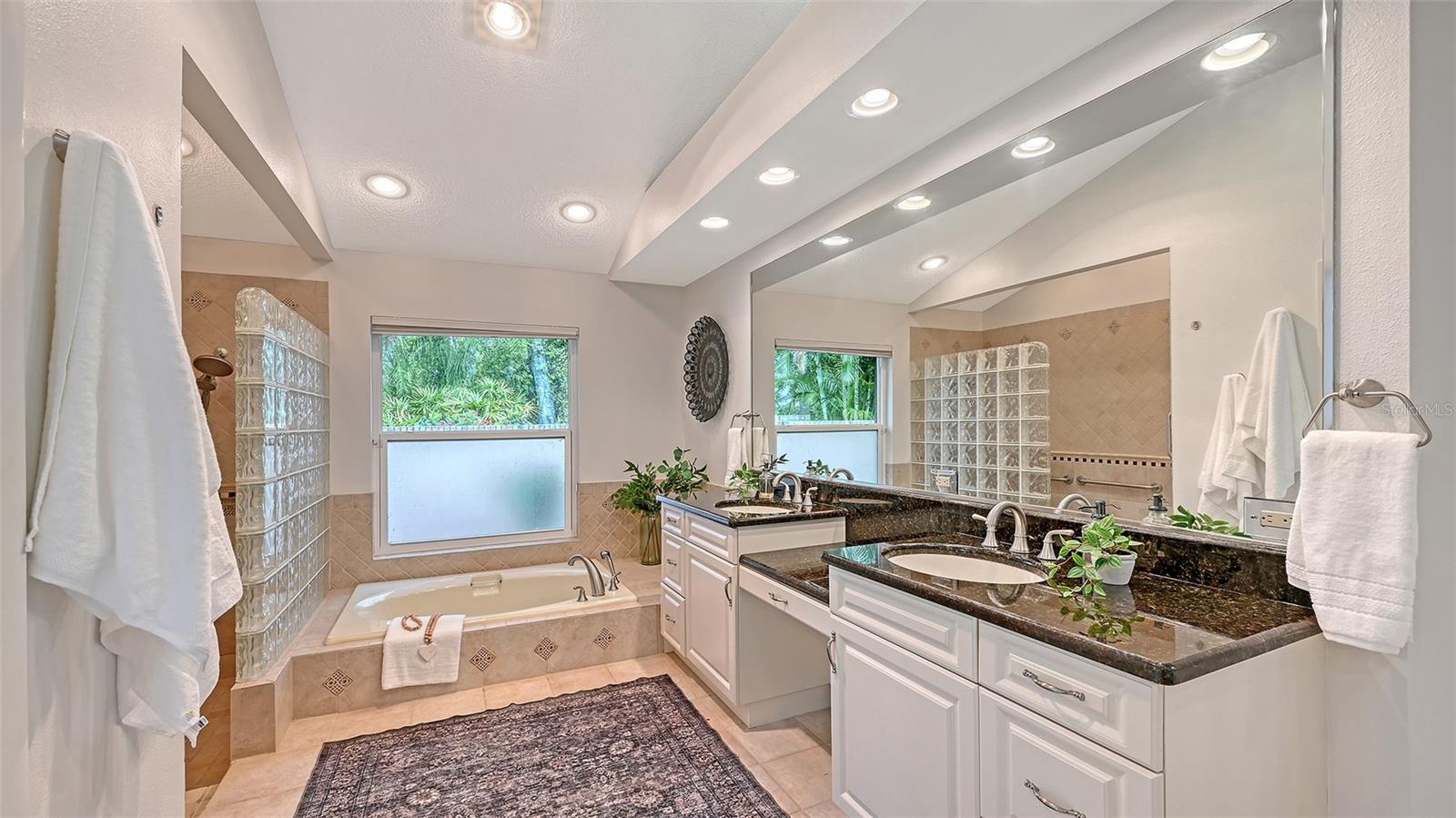 BENT TREE VLG - Residential