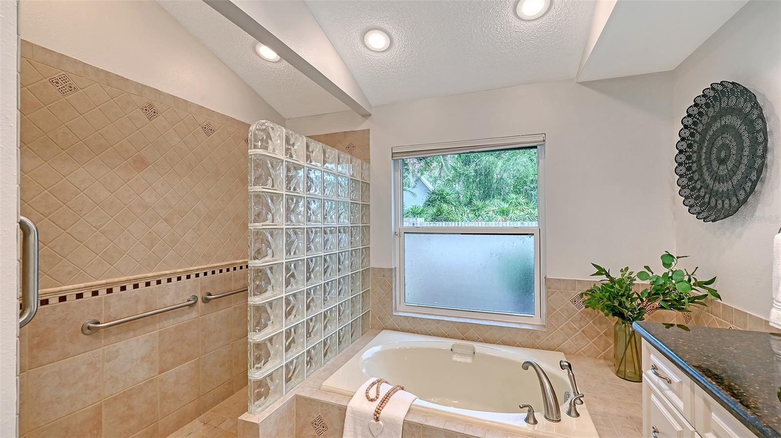 BENT TREE VLG - Residential