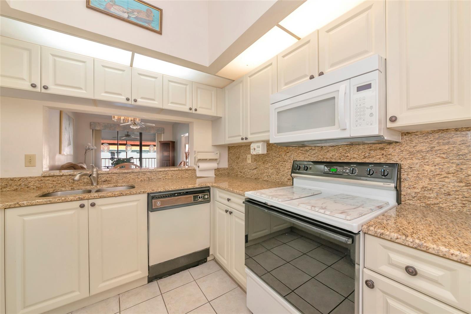 SHOREWALK BATH & TENNIS CLUB 5 - Residential