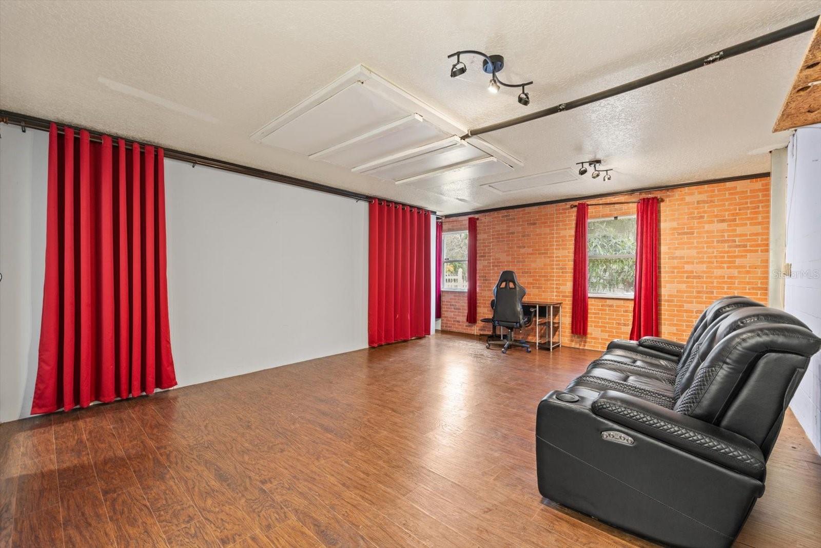 MOON LAKE ESTATES - Residential