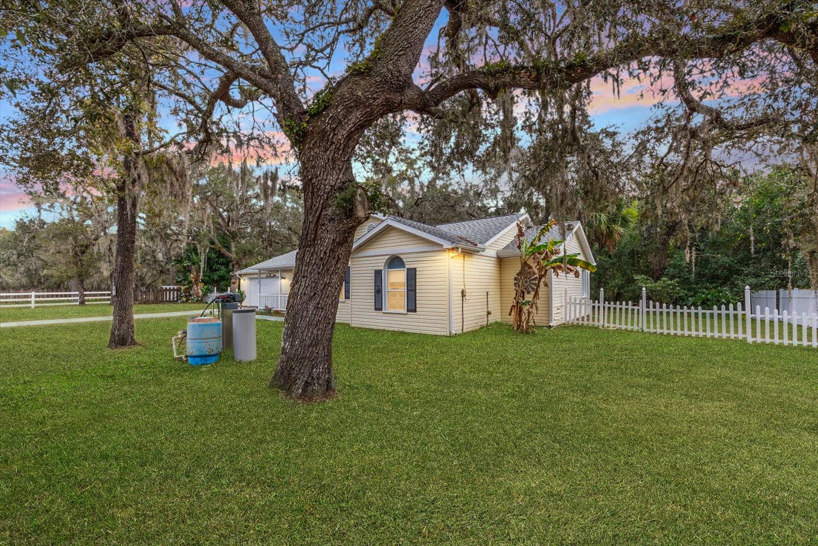 MOON LAKE ESTATES - Residential