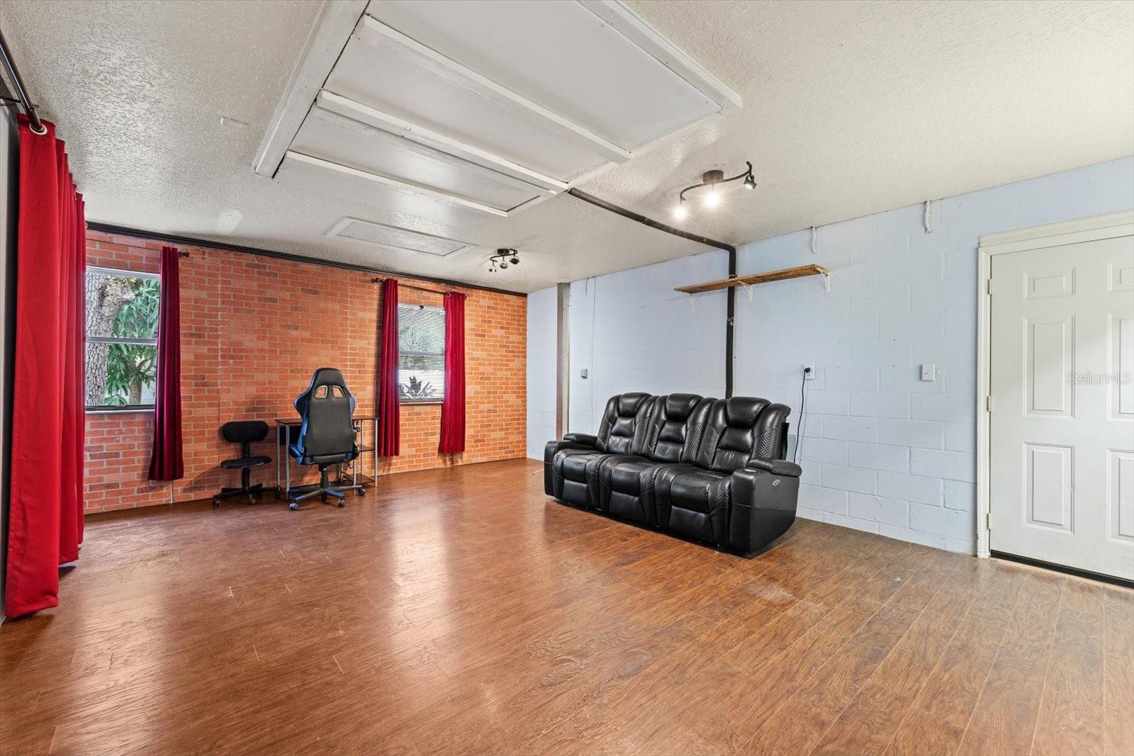 MOON LAKE ESTATES - Residential