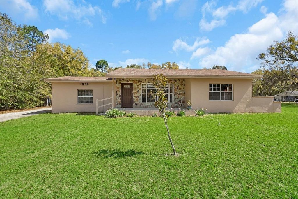 Photo of 1845 Manor Way, Deland, FL 32720 (MLS # V4947541)