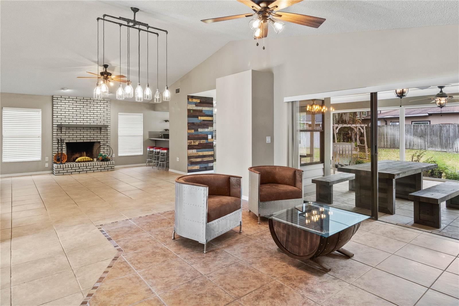 CHRISTINA WOODS PH 09 - Residential