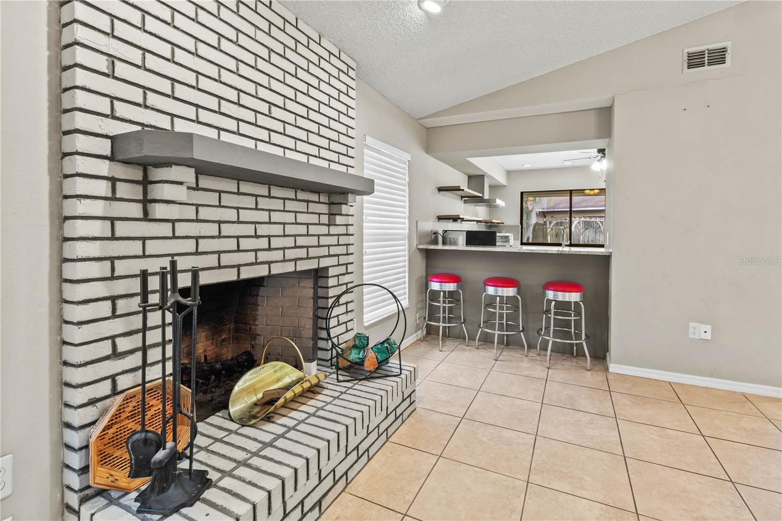 CHRISTINA WOODS PH 09 - Residential