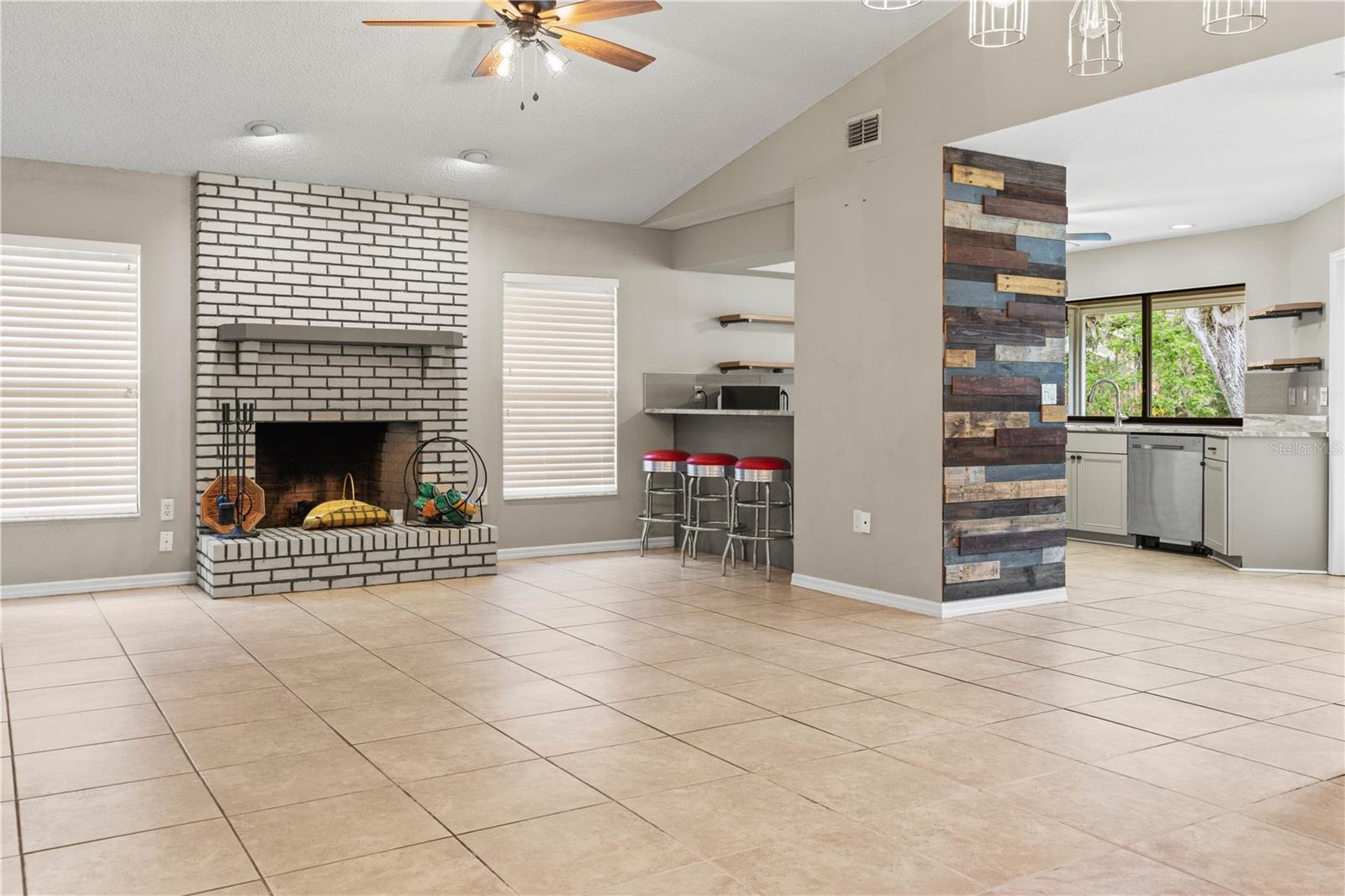 CHRISTINA WOODS PH 09 - Residential