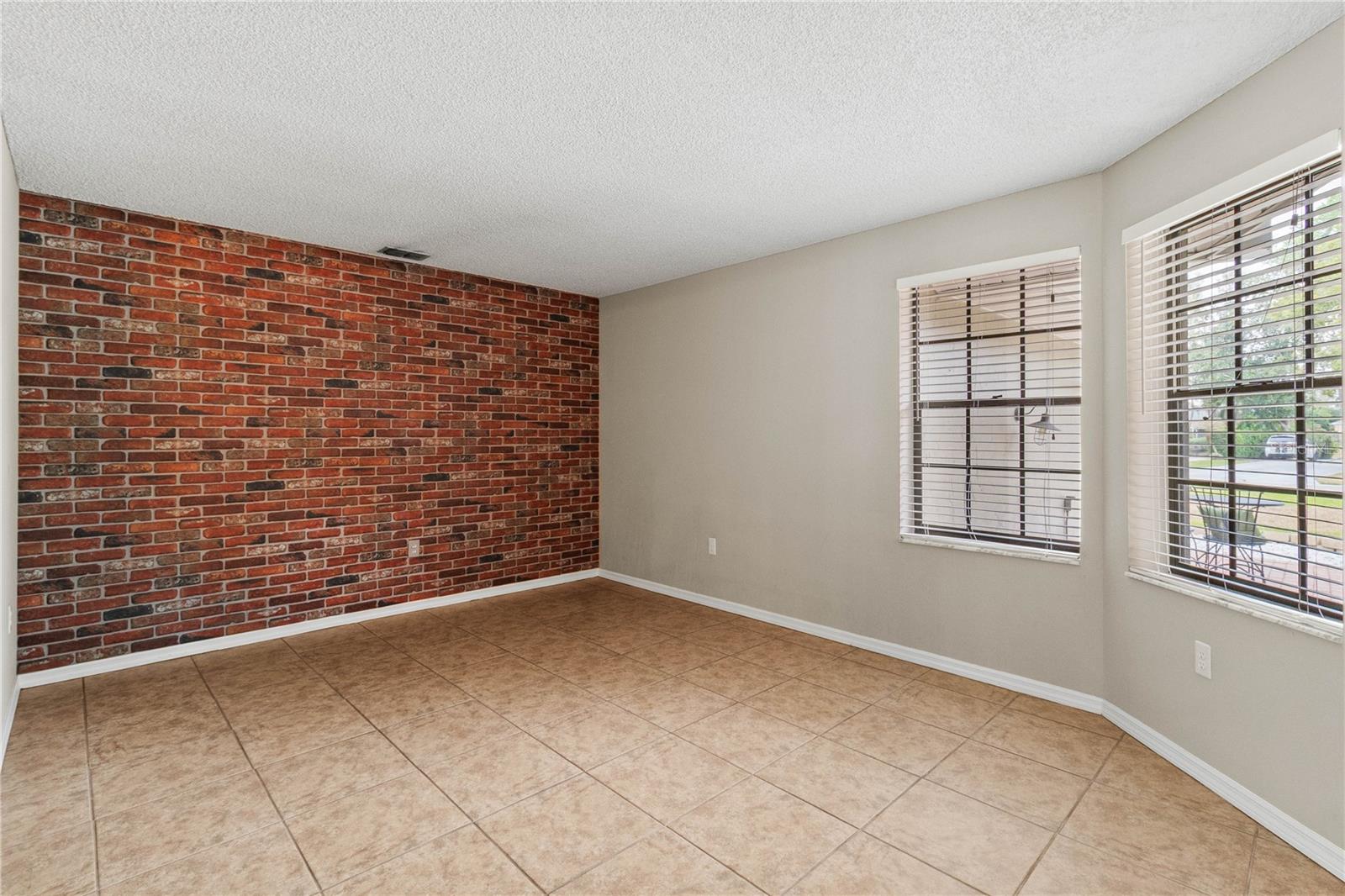 CHRISTINA WOODS PH 09 - Residential