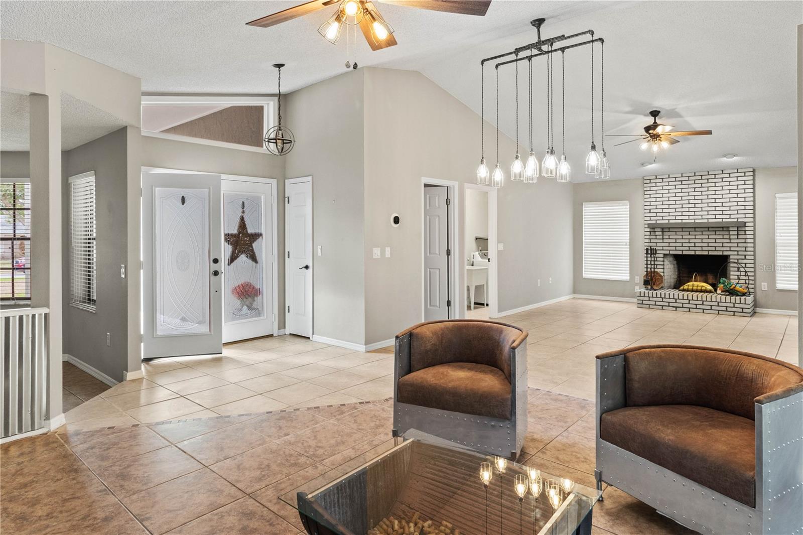 CHRISTINA WOODS PH 09 - Residential