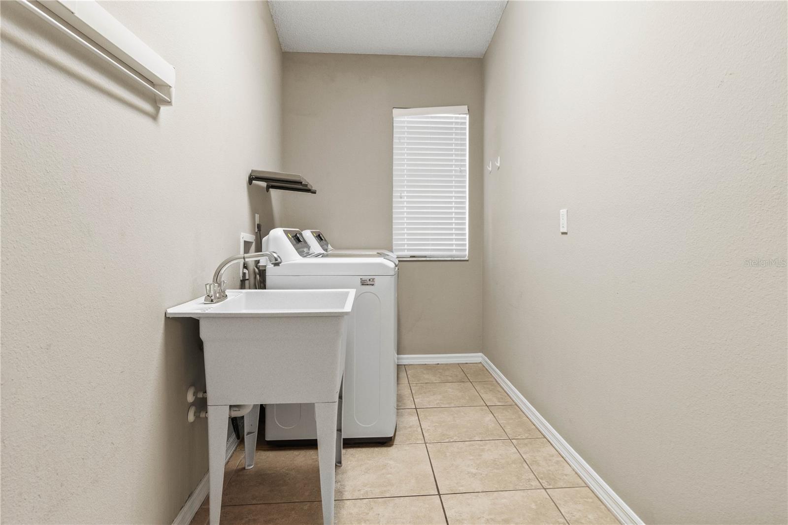 CHRISTINA WOODS PH 09 - Residential