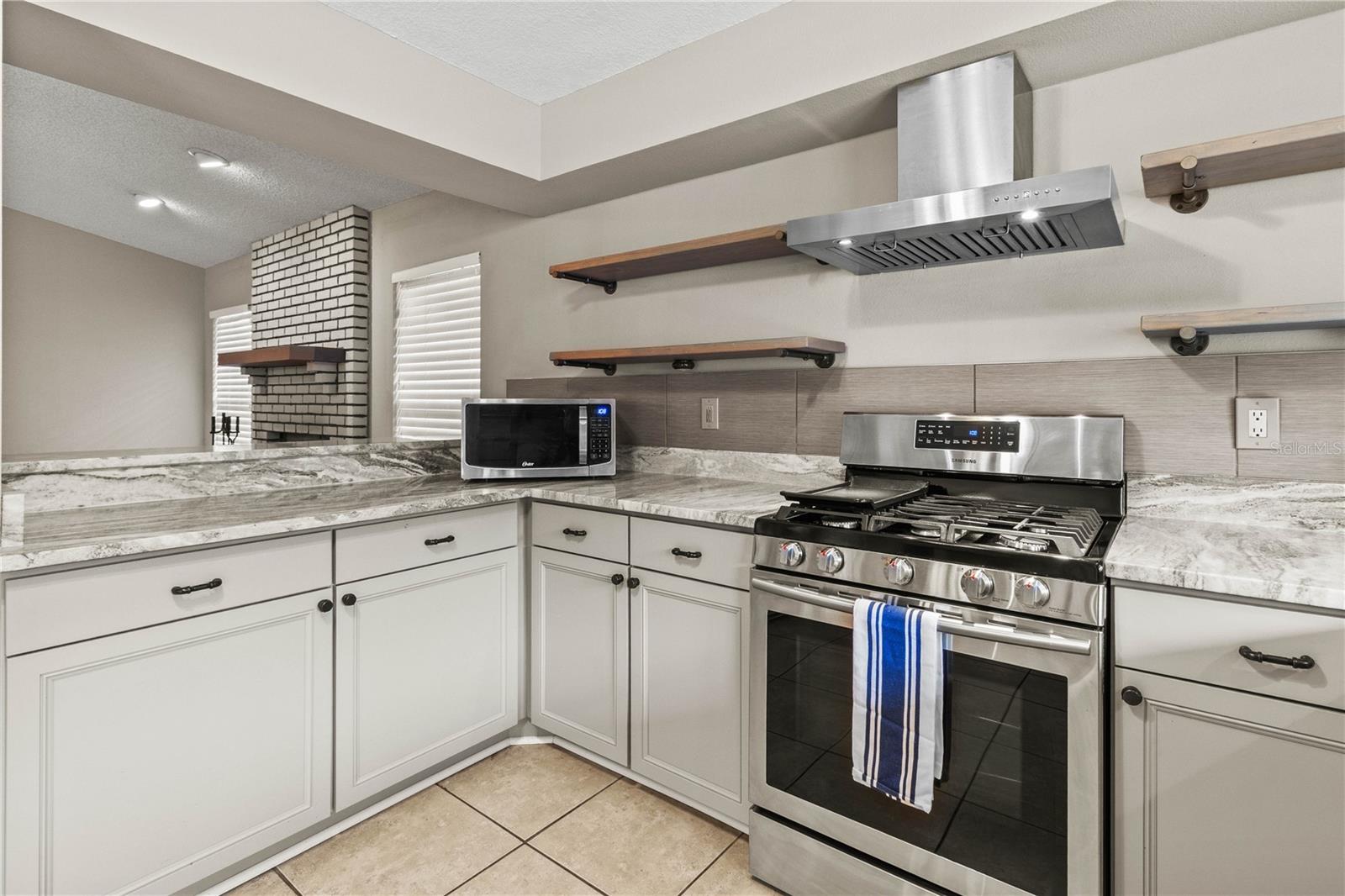 CHRISTINA WOODS PH 09 - Residential