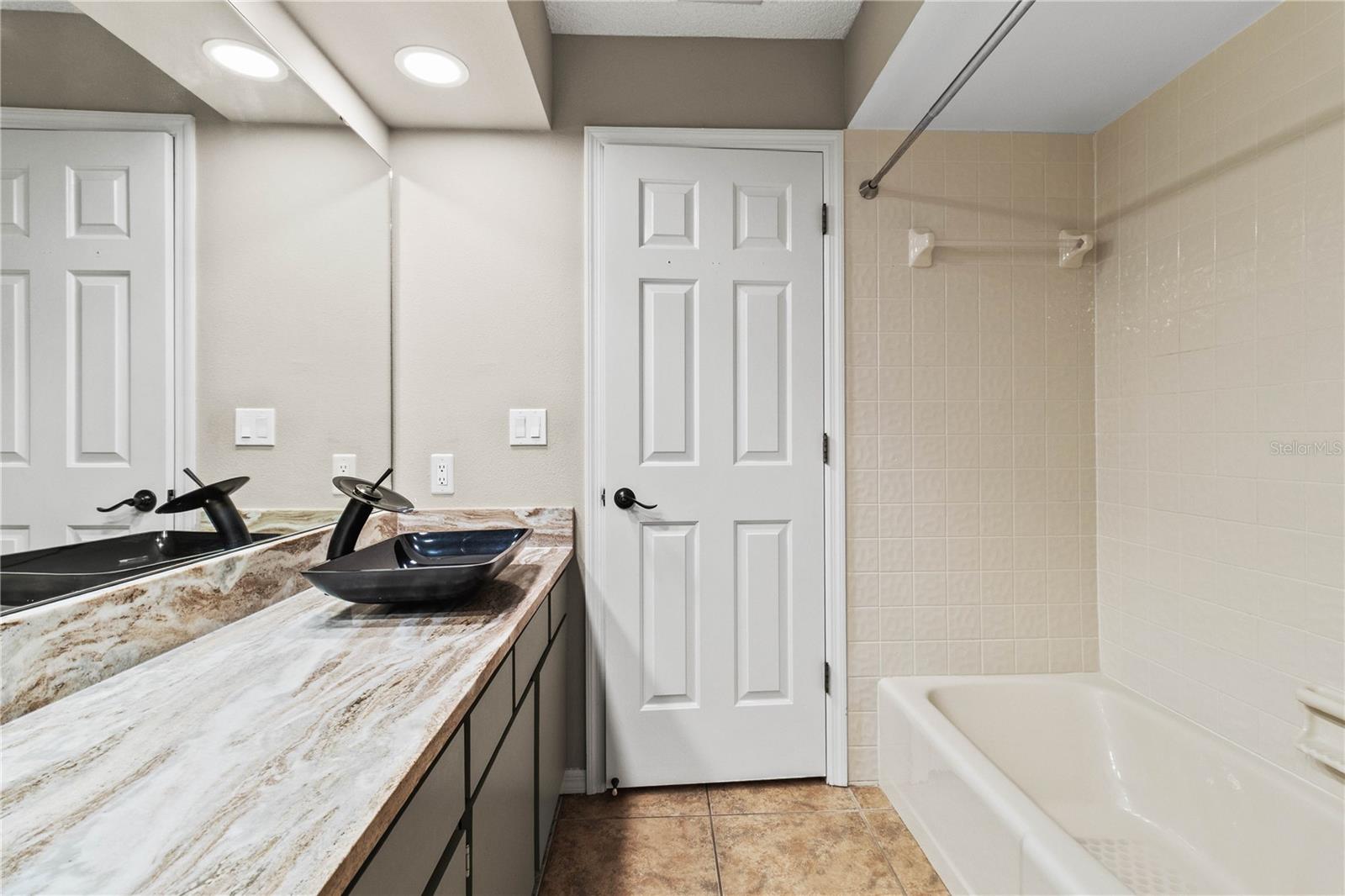 CHRISTINA WOODS PH 09 - Residential