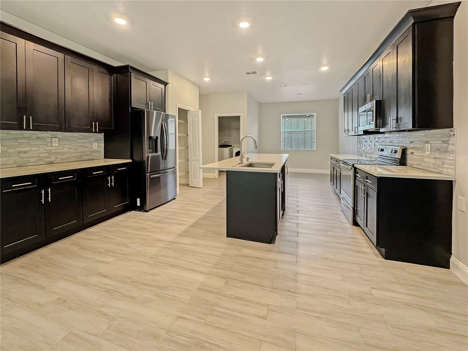 2164 CROSSTON CIRCLE