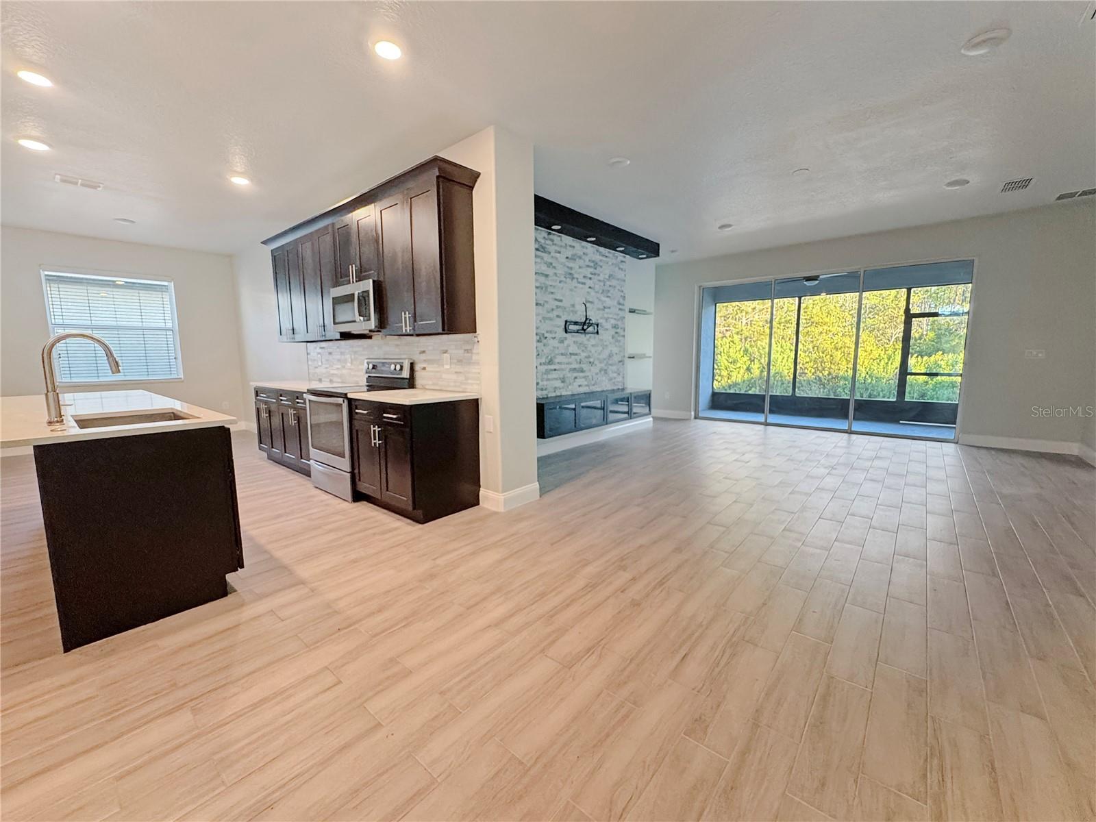 2164 CROSSTON CIRCLE