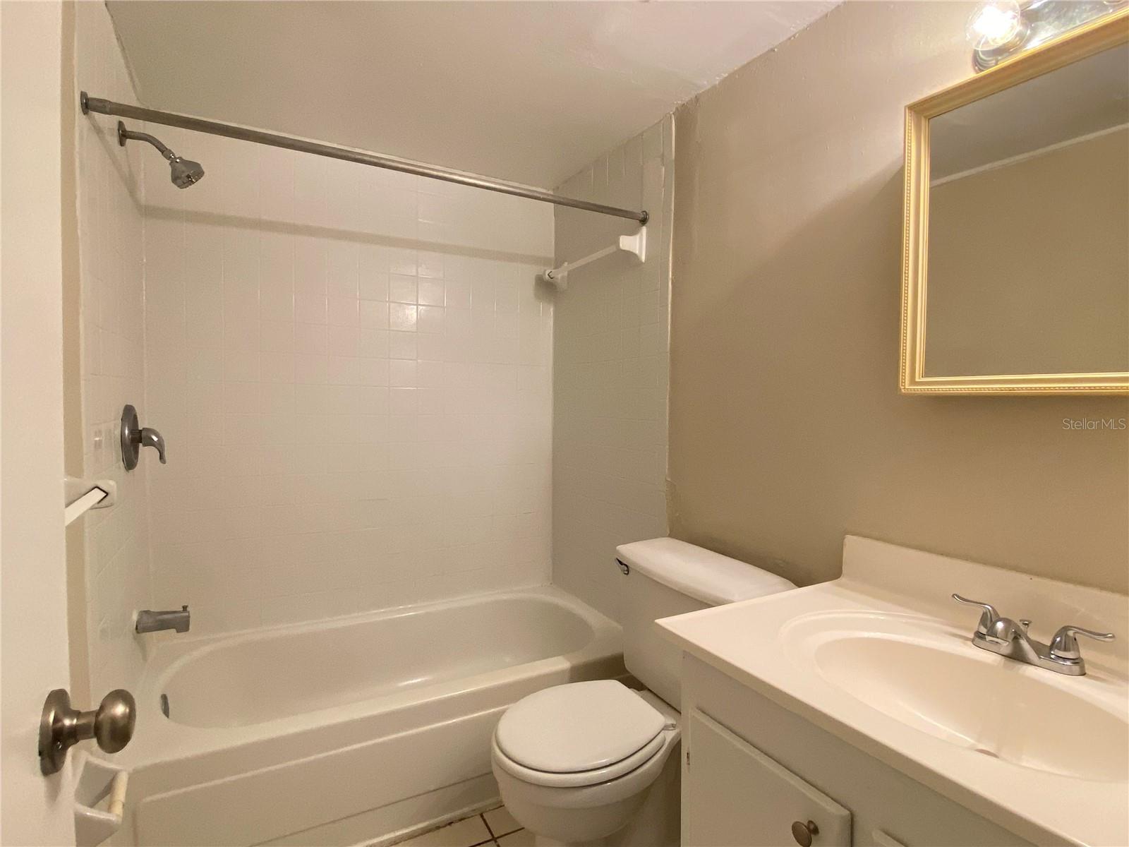 CURRY FORD STUDIOS - Residential Lease