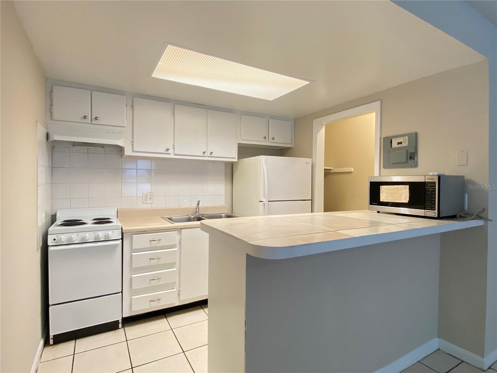 CURRY FORD STUDIOS - Residential Lease