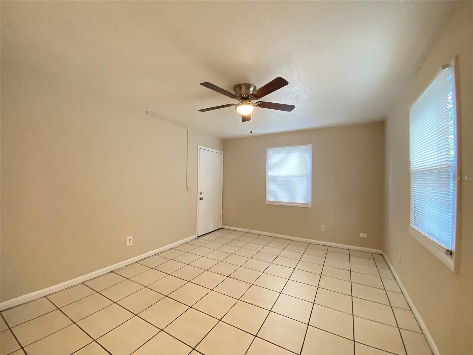 CURRY FORD STUDIOS - Residential Lease