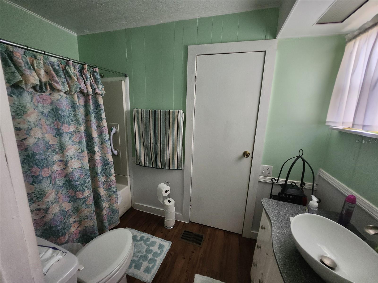 TWENTY-FOUR/THE TOWN/BELLEVIEW - Residential