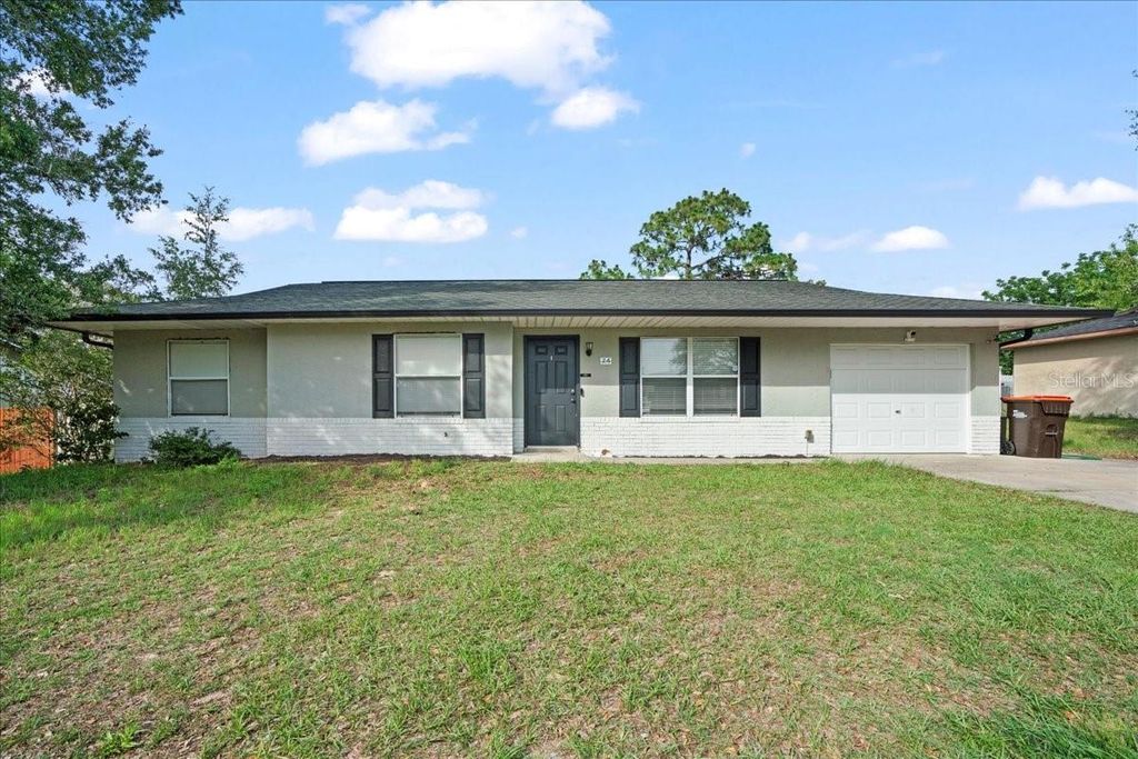 Photo of 24 Sapphire Way, Ocala, FL 34472 (MLS # GC538356)