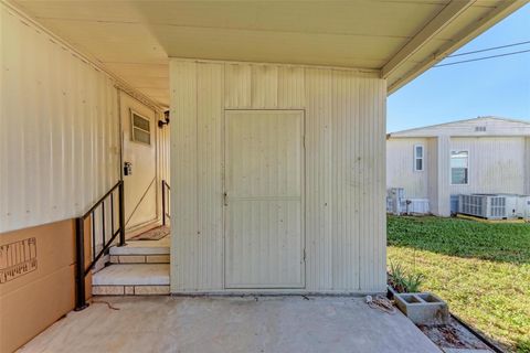 A home in PALMETTO