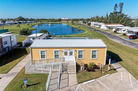 A home in PALMETTO