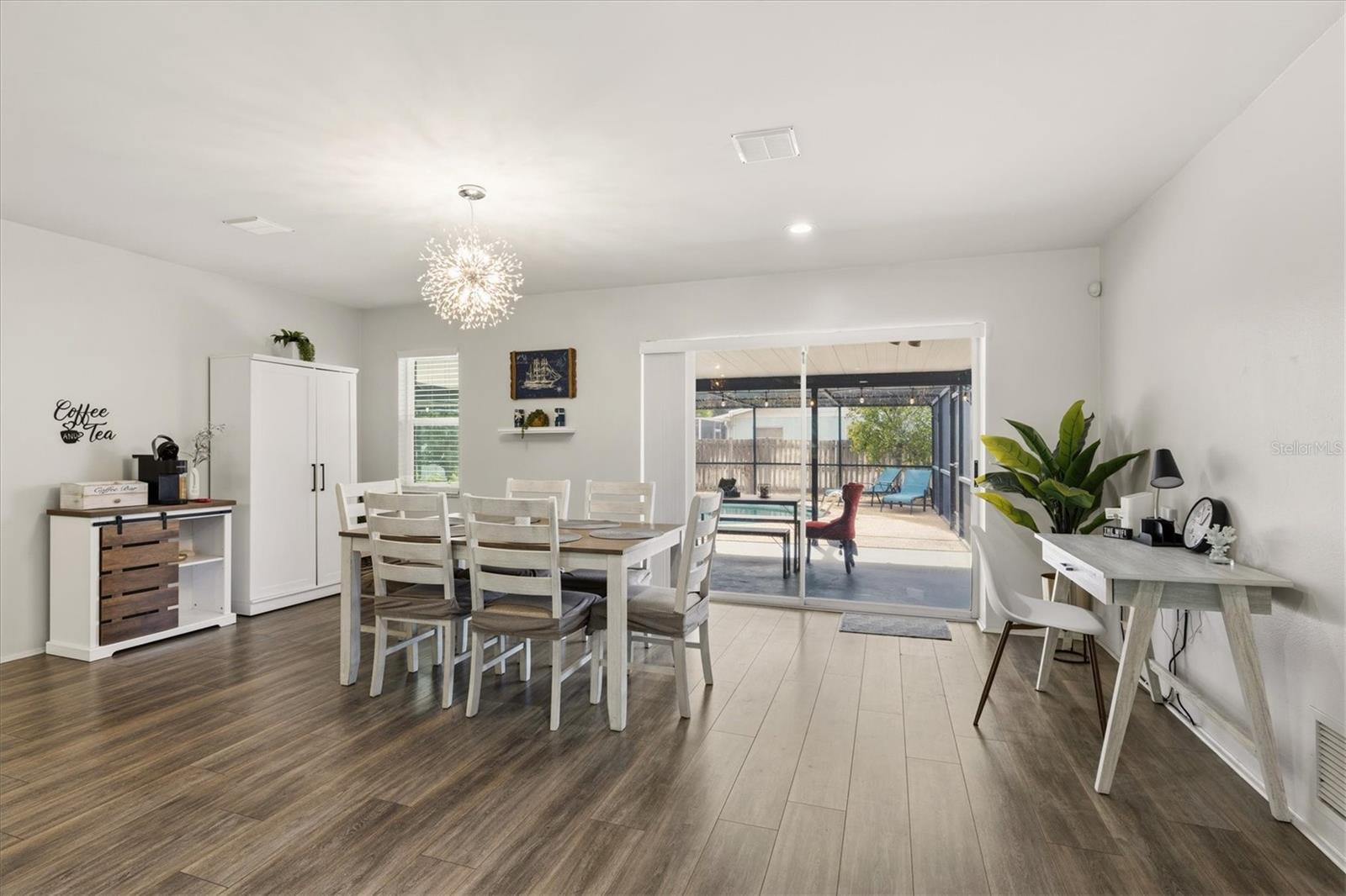 SOUTH VENICE - Residential