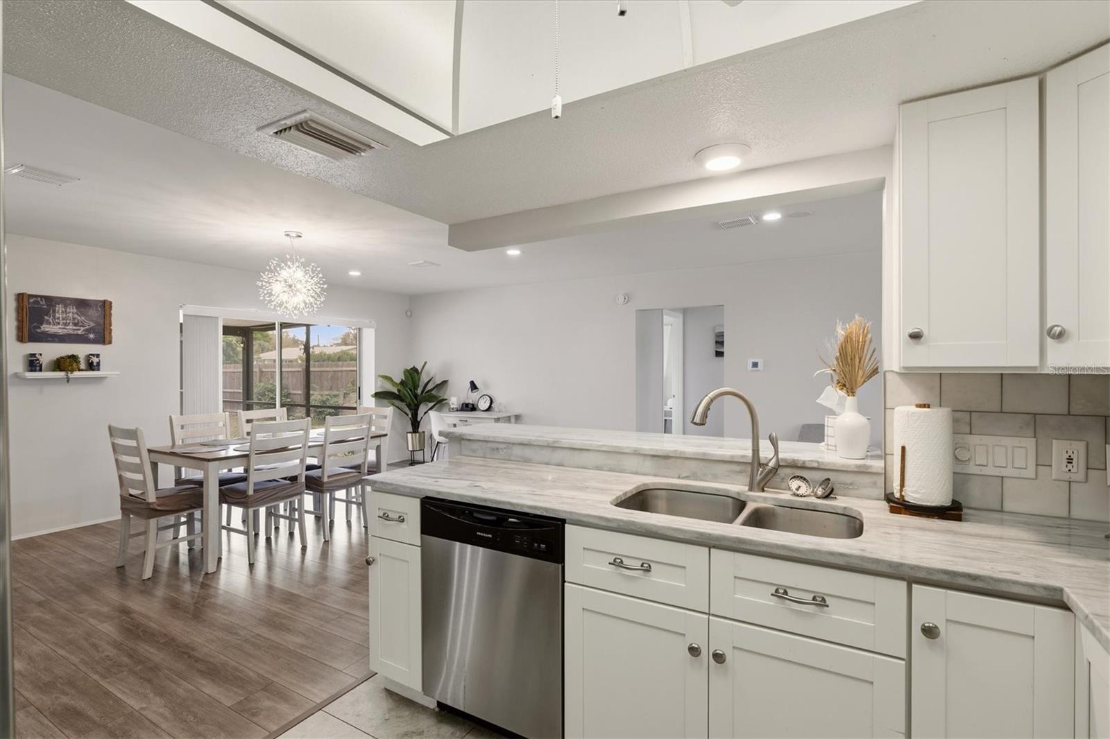 SOUTH VENICE - Residential