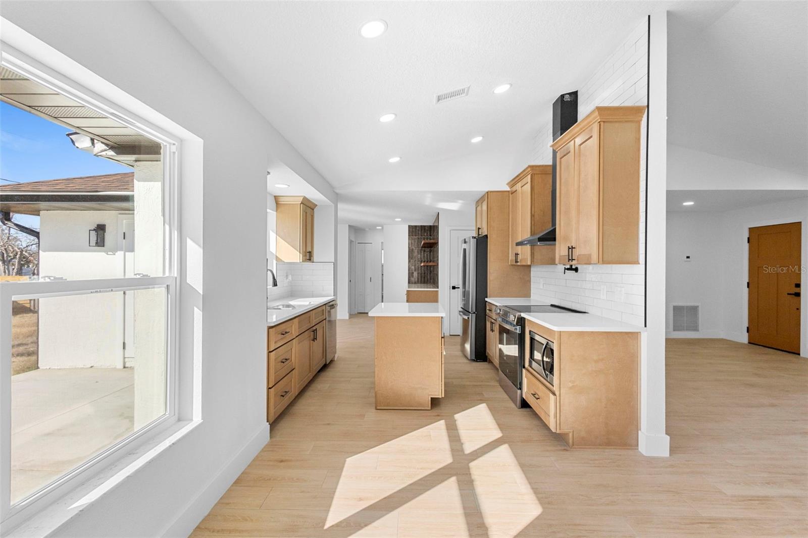 DELTONA LAKES UNIT 3 - Residential