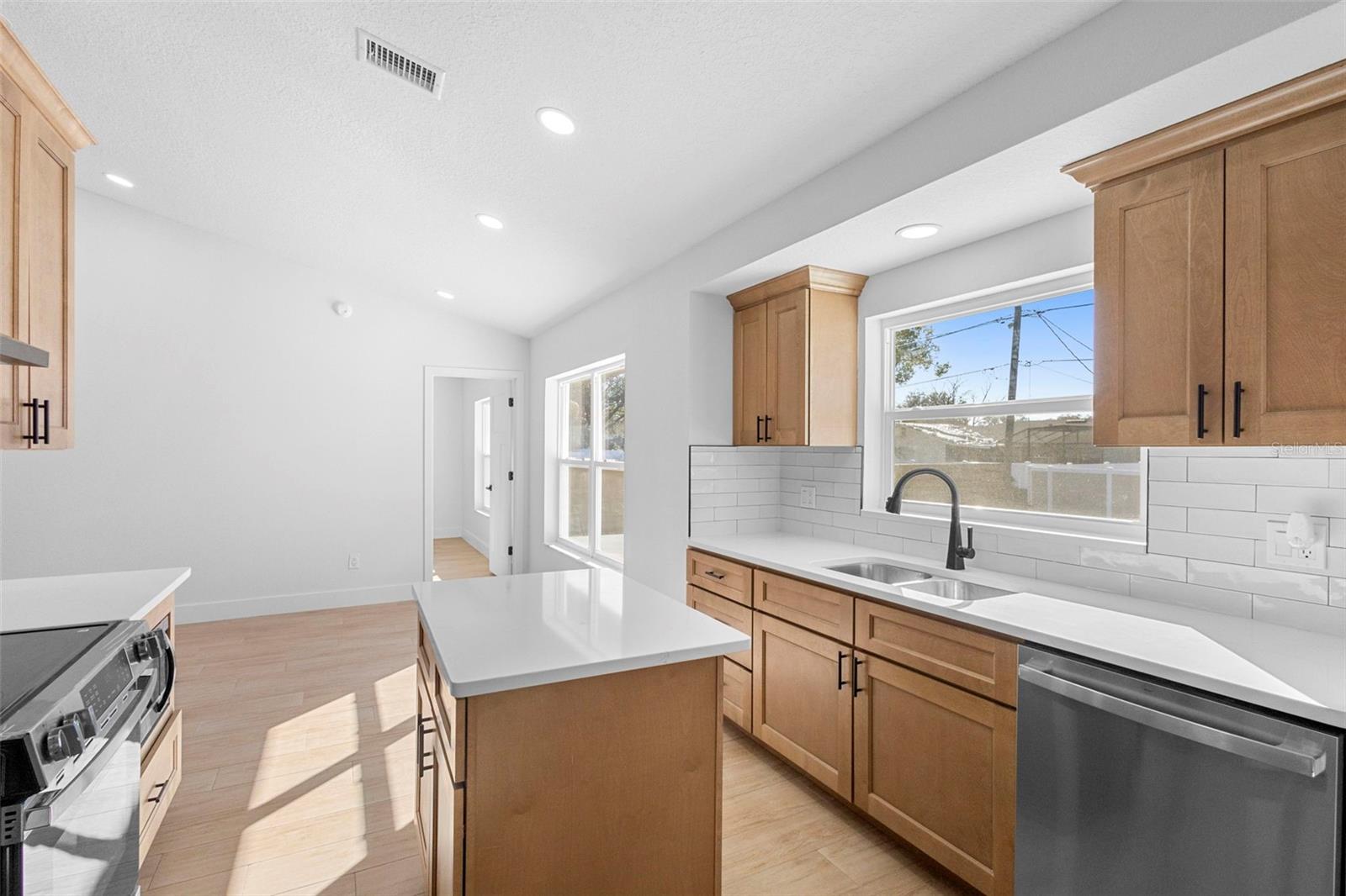 DELTONA LAKES UNIT 3 - Residential