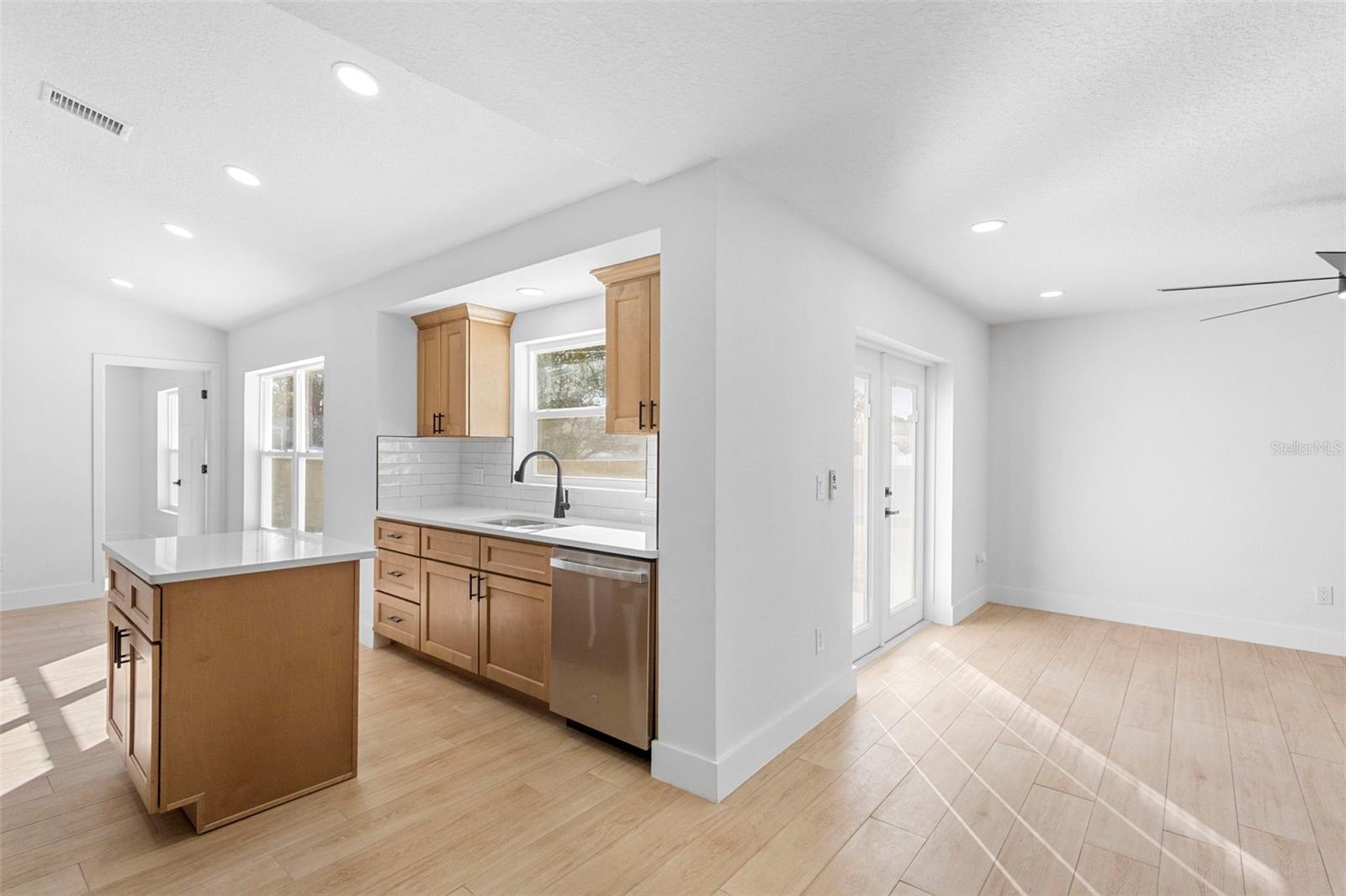 DELTONA LAKES UNIT 3 - Residential