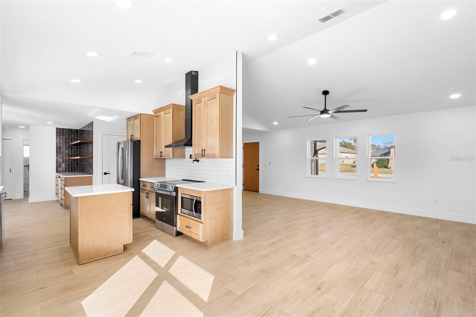 DELTONA LAKES UNIT 3 - Residential