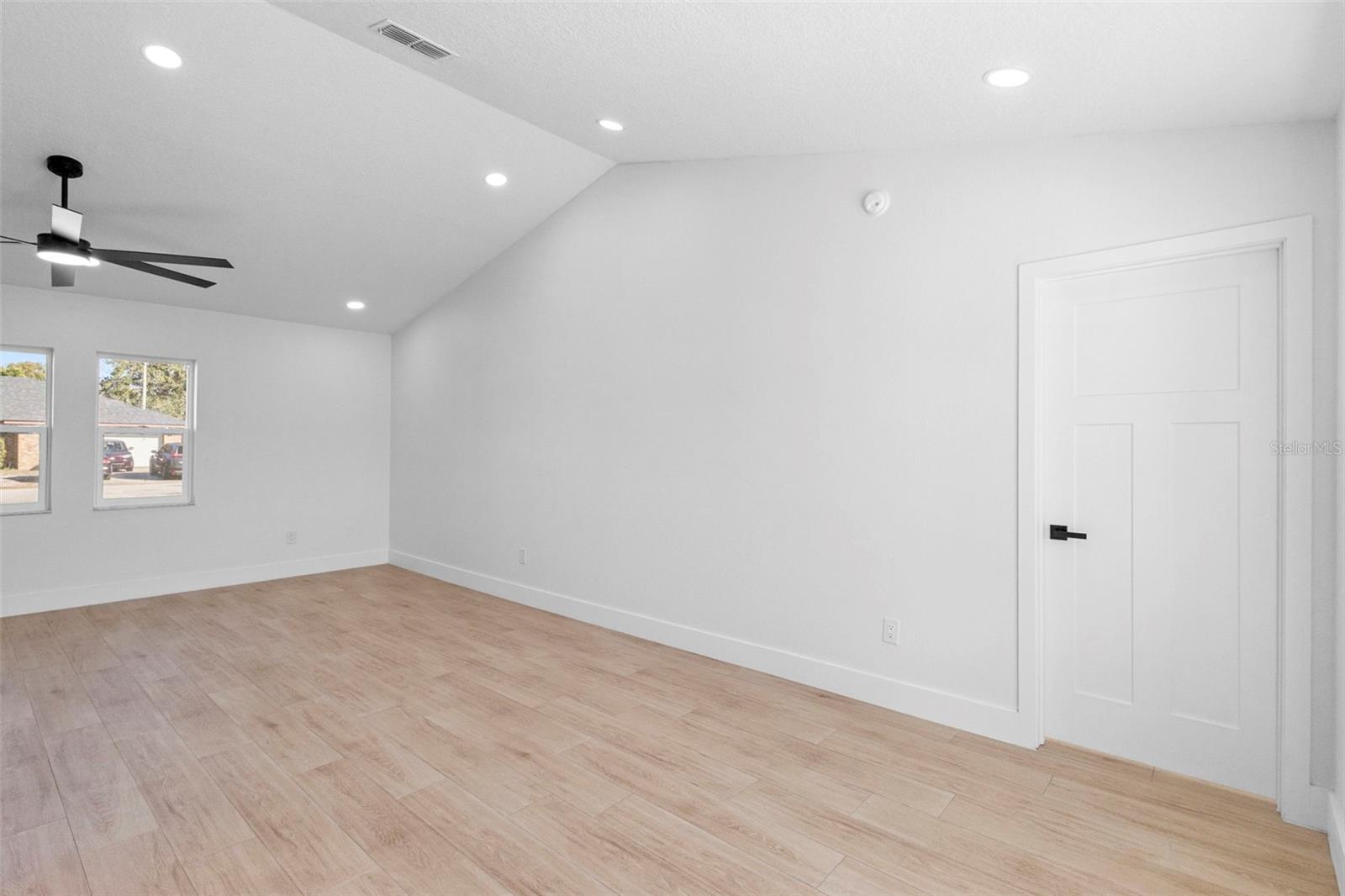 DELTONA LAKES UNIT 3 - Residential