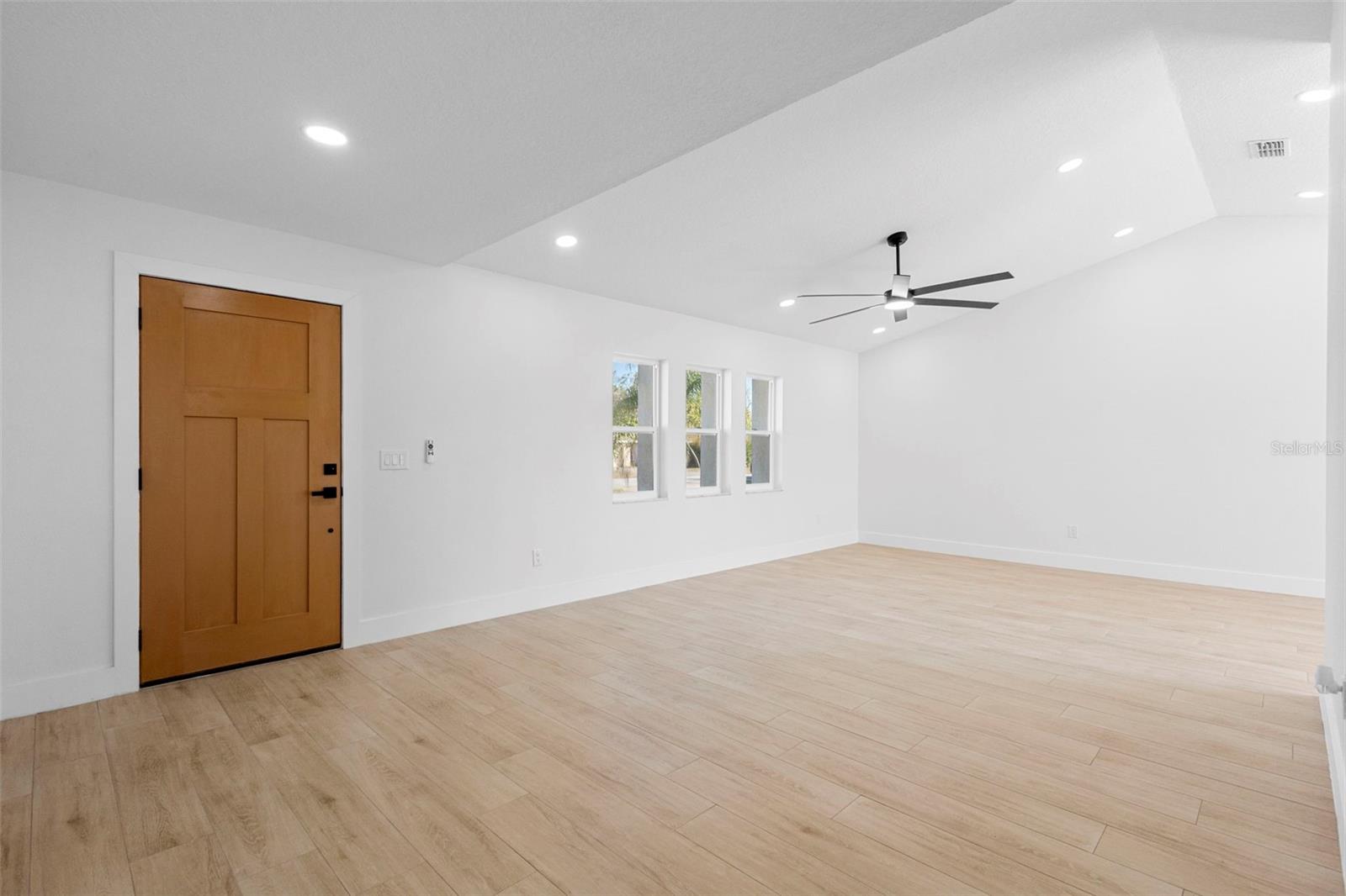 DELTONA LAKES UNIT 3 - Residential