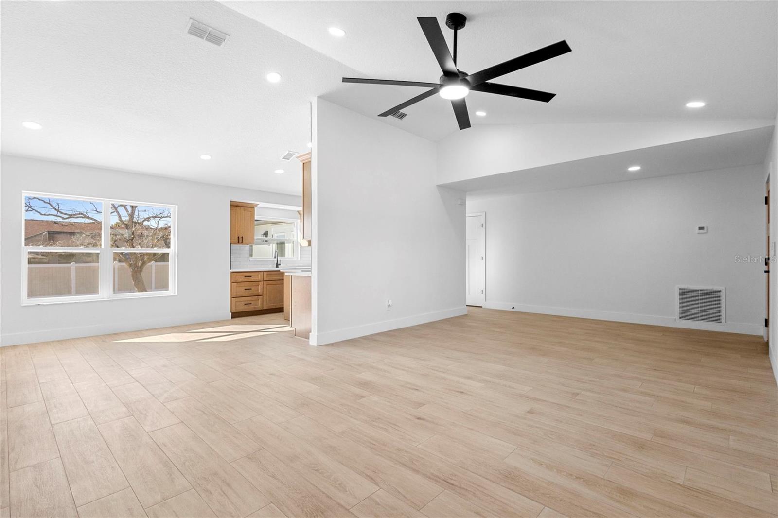 DELTONA LAKES UNIT 3 - Residential