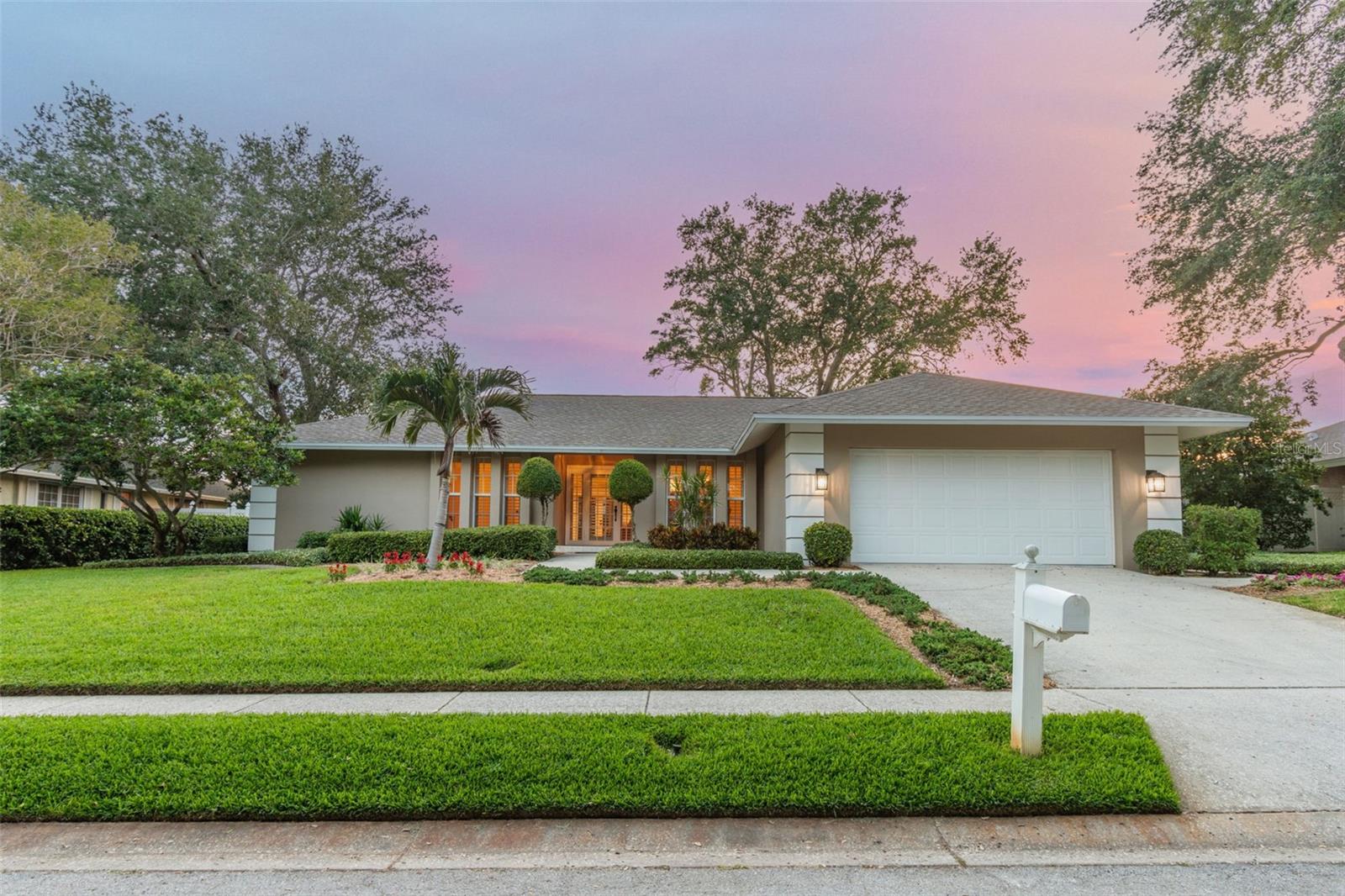 607 GROVEWOOD LANE