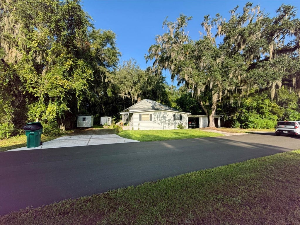 Photo of 323 S Old Wire Road, Wildwood, FL 34785 (MLS # G5117812)