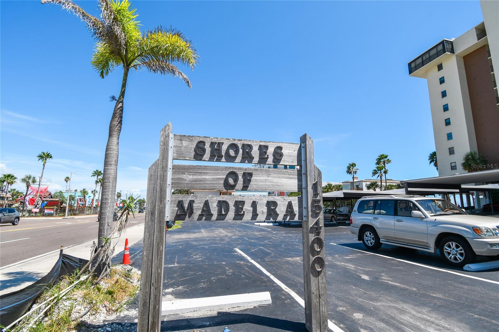 SHORES OF MADEIRA CONDO - Residential