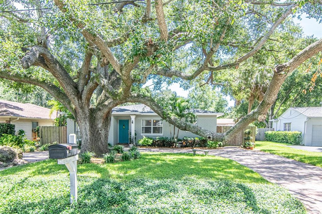 Photo of 2618 S Toronto Avenue, Tampa, FL 33629 (MLS # TB8450414)