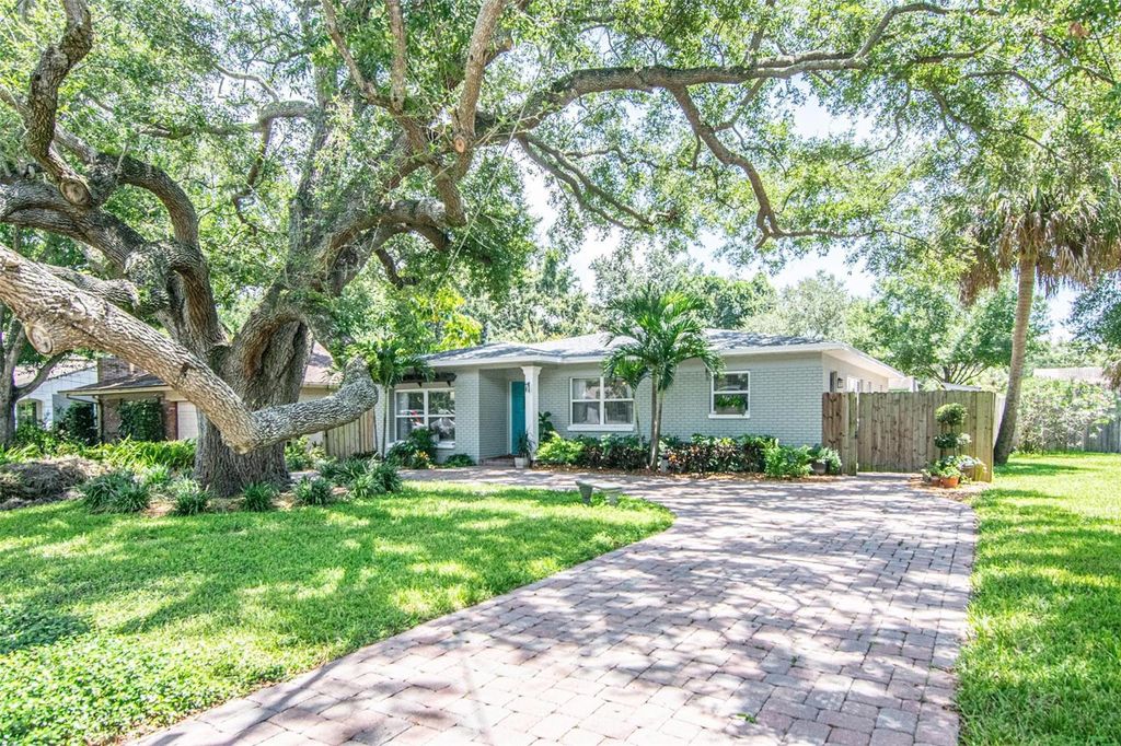 Photo of 2618 S Toronto Avenue, Tampa, FL 33629 (MLS # TB8450414)