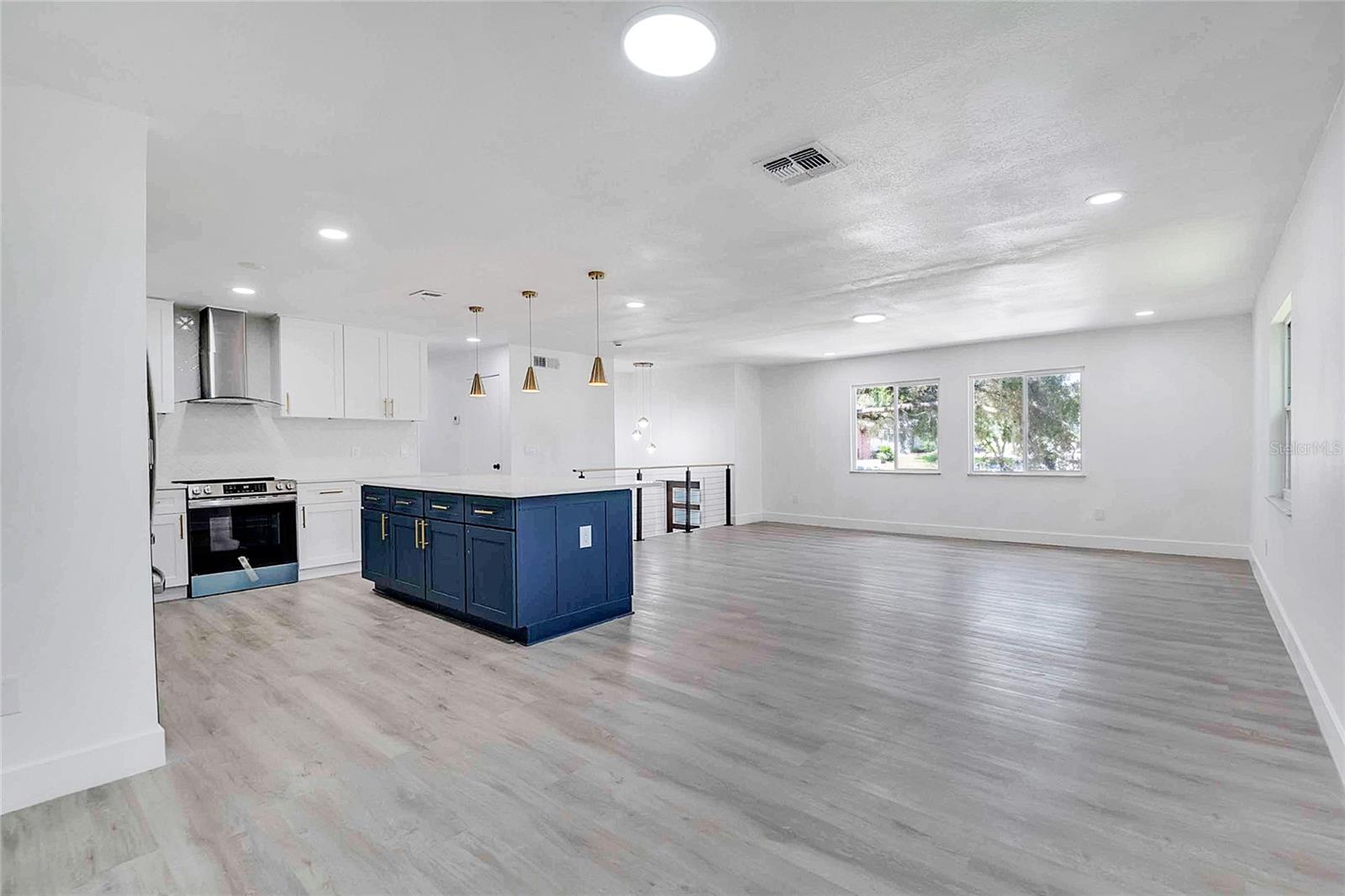 SPRING OAKS UNIT 3 PB 17 PG 76 - Residential