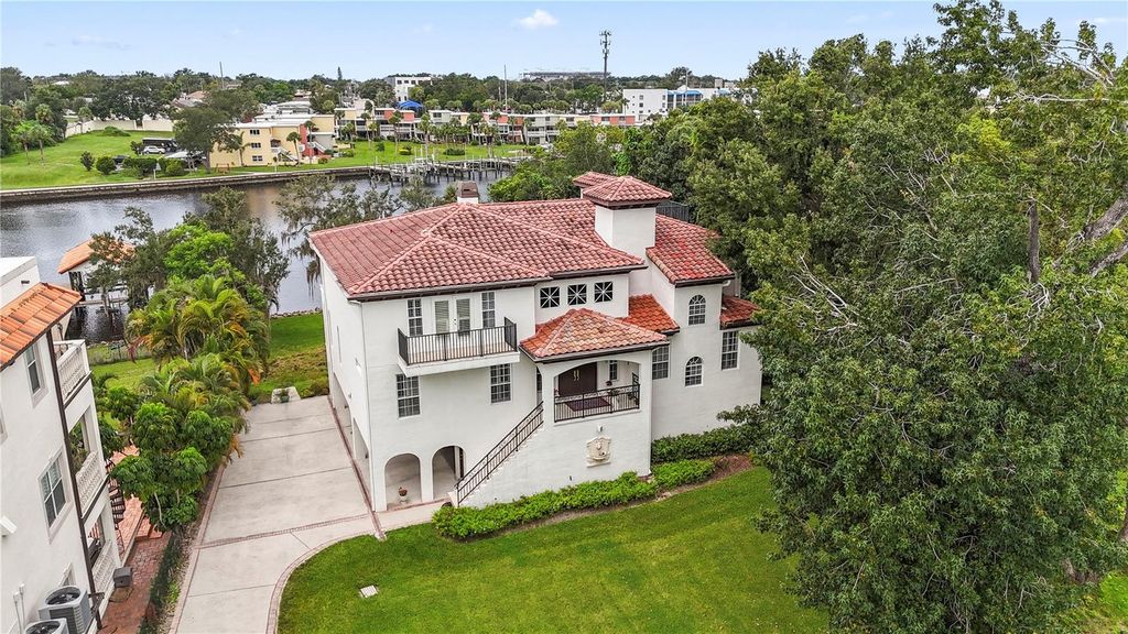 Photo of 2914 N Shoreview Place, Tampa, FL 33602 (MLS # TB8431813)