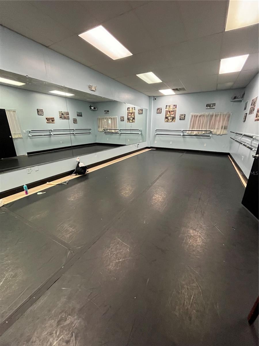 OCALA SQUARE - Commercial Lease