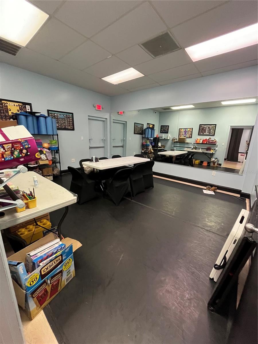 OCALA SQUARE - Commercial Lease
