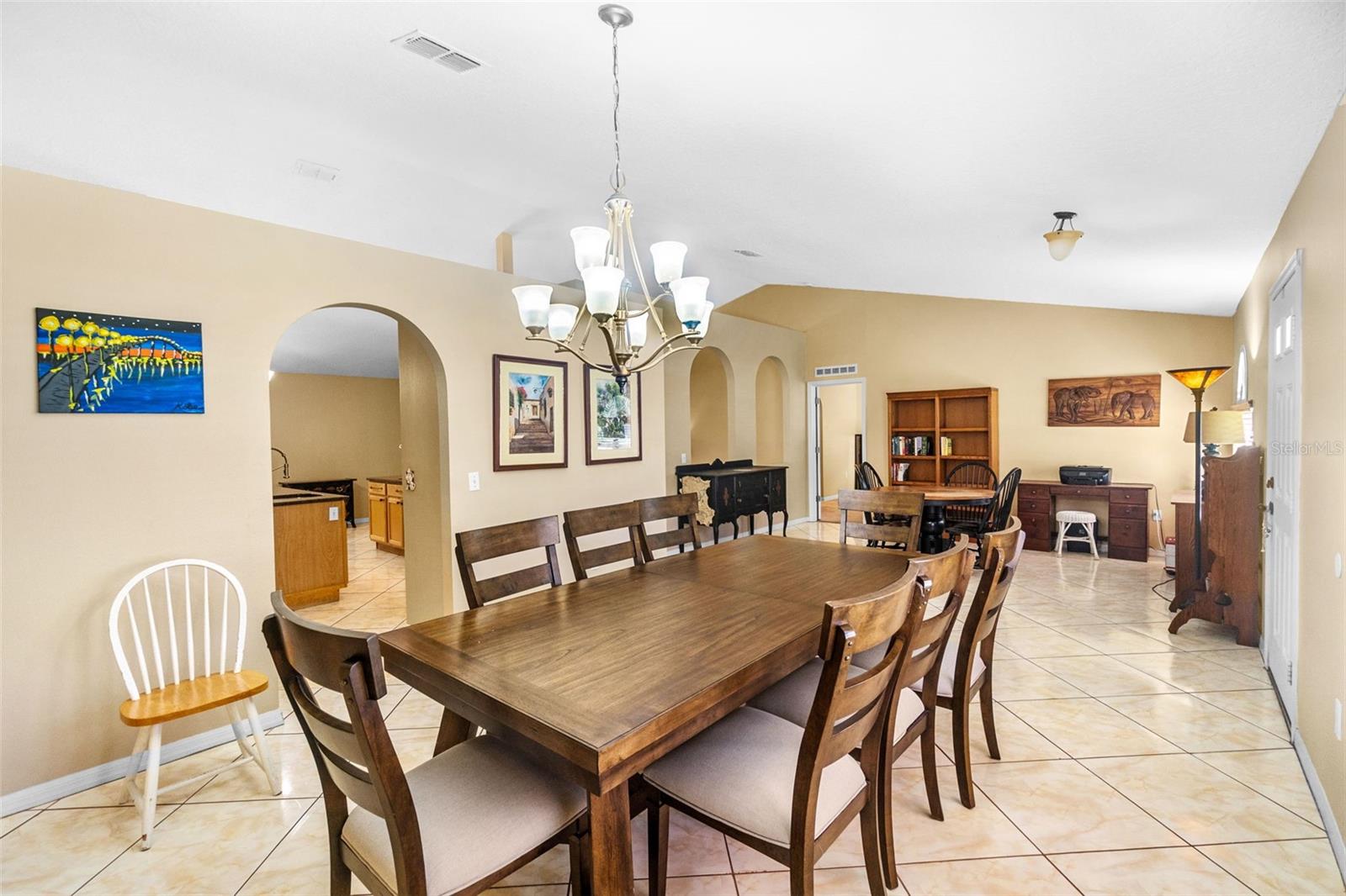 526 WESTCLIFFE DRIVE