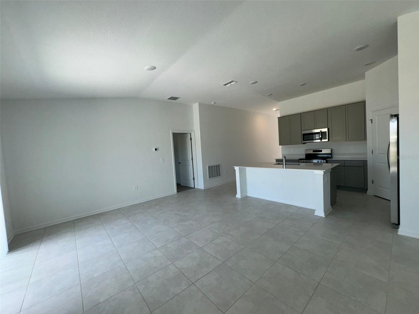 RANCHES/LK MCLEOD II - Residential Lease