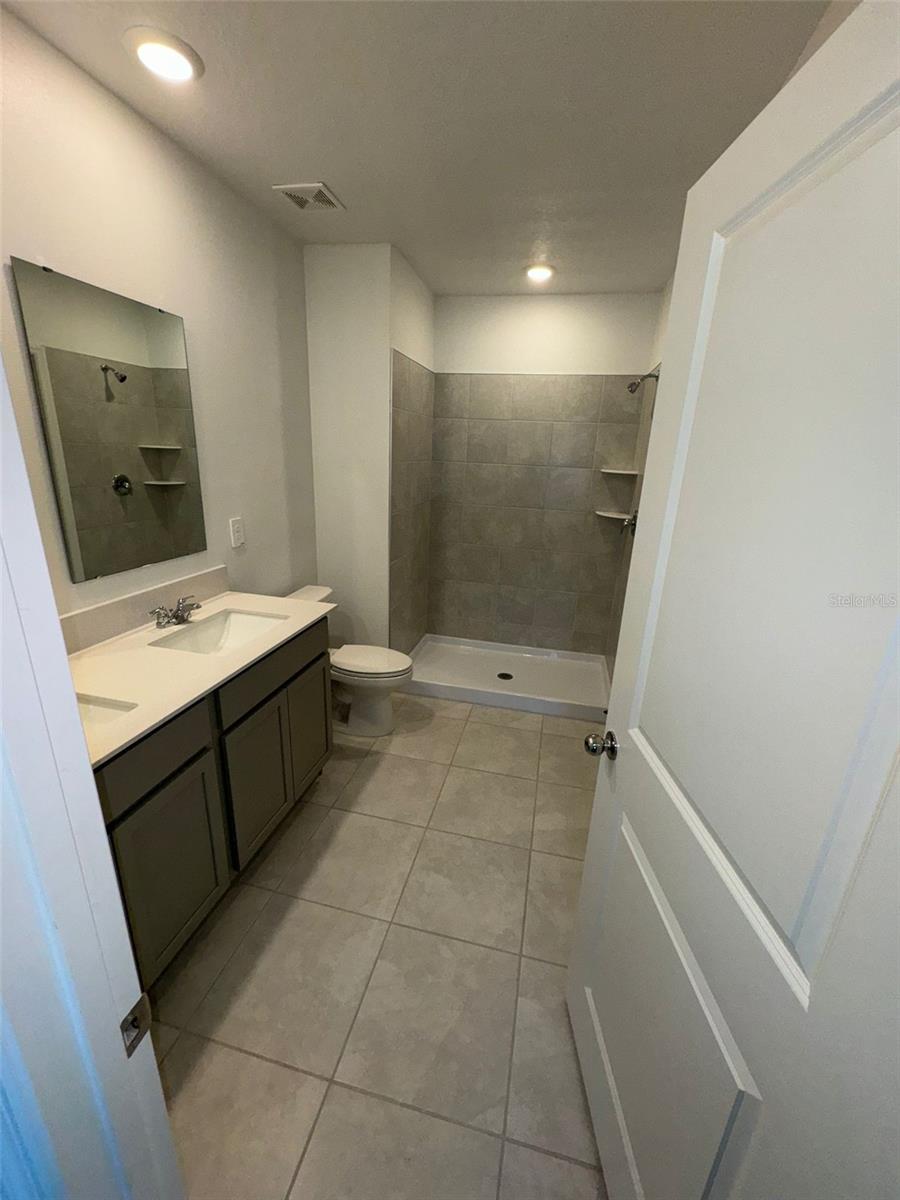 RANCHES/LK MCLEOD II - Residential Lease