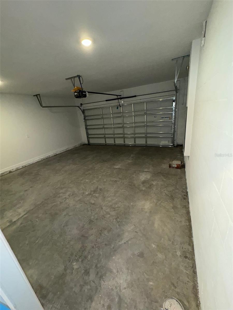 RANCHES/LK MCLEOD II - Residential Lease