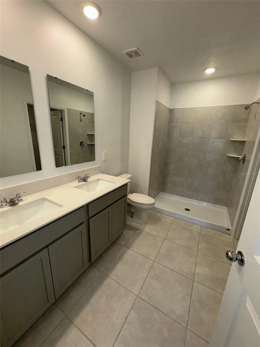 RANCHES/LK MCLEOD II - Residential Lease