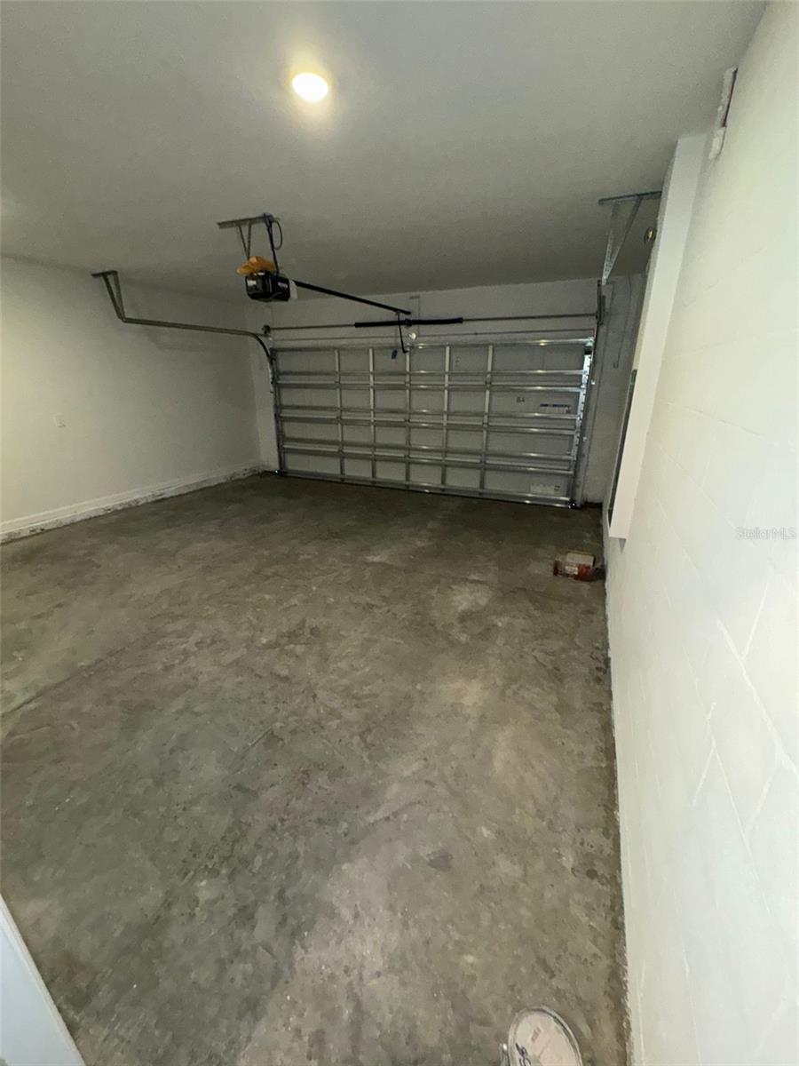 RANCHES/LK MCLEOD II - Residential Lease