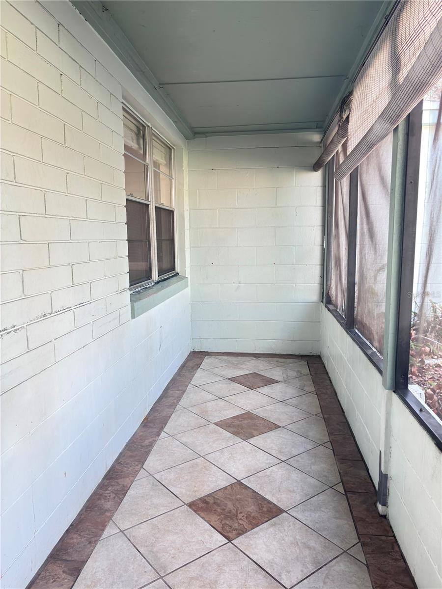 COUNTRY CLUB MANOR UNIT 3 - Residential